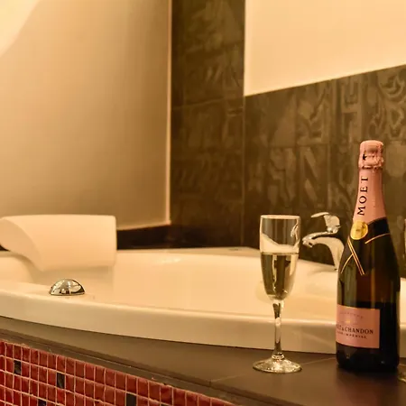 Queen Boutique Apartment