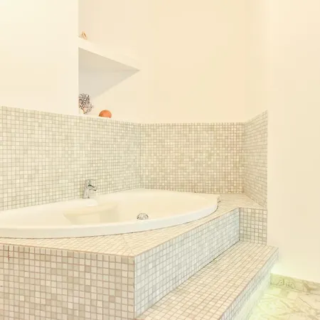 Queen Boutique Apartment
